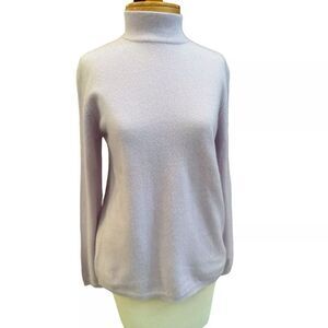 Neiman Marcus double cashmere in excellet condition. Size small amethyst color.
